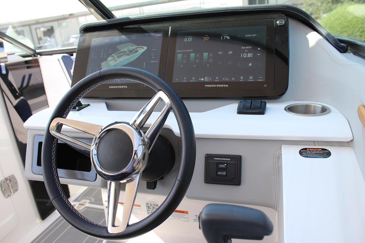 2026 Regal LS9 Surf Ultimate (Dealer Demo)