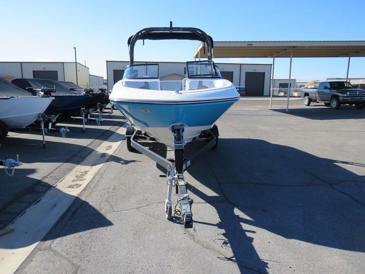 2025 Bayliner VR5 Bowrider