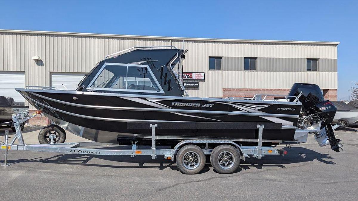 2025 Thunder Jet Alexis 24 OS