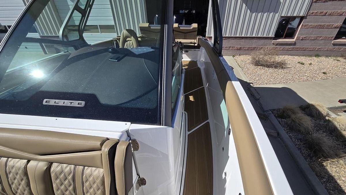 2025 Monterey Elite 30 OB