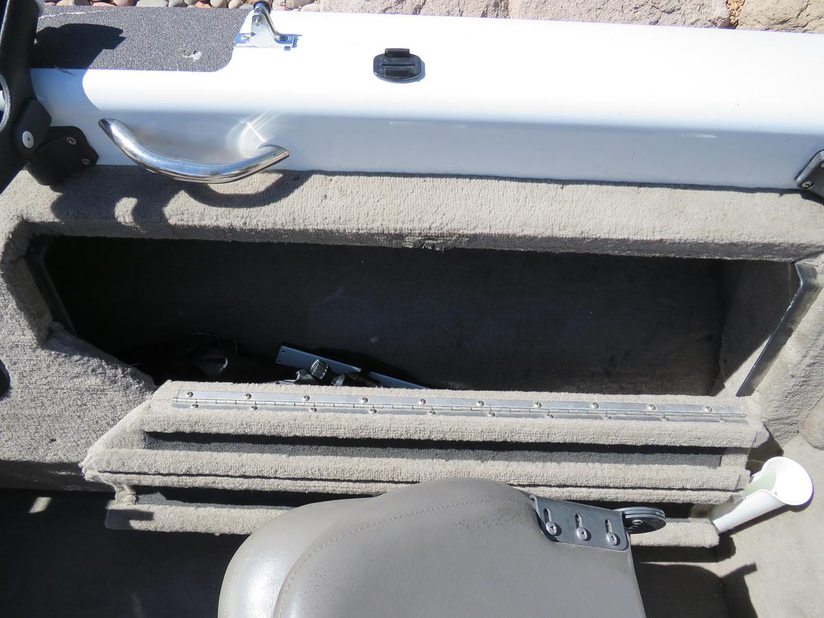 Used 2002 Tracker Tundra 18
