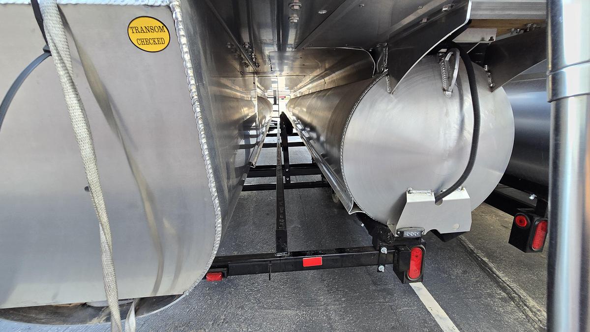 2026 Bentley 243 Swingback Pontoon Triple Toon