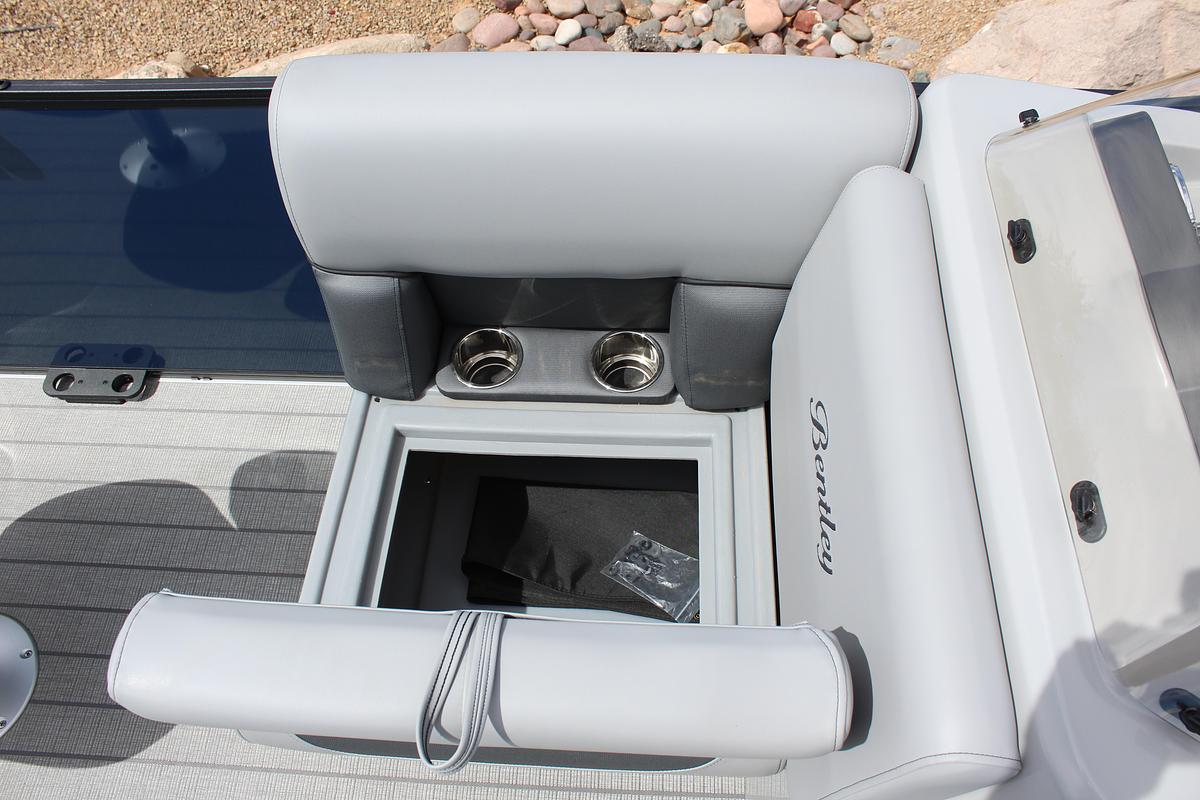 2026 Bentley Pontoons 243 Center Walk Thru Fish Tripple Toon