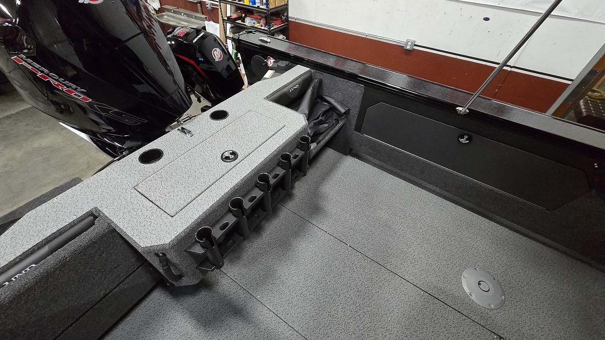 2026 Lund 2075 Fisherman