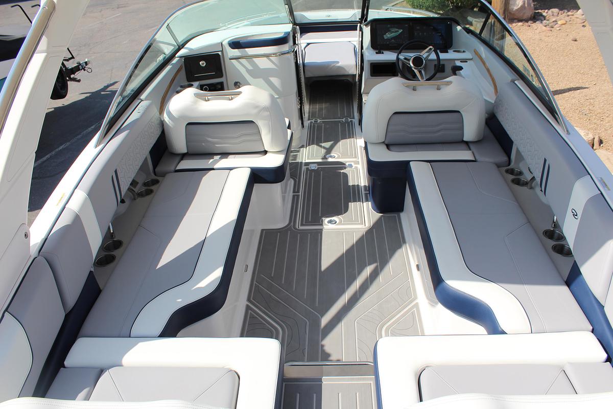 2026 Regal LS9 Surf Ultimate (Dealer Demo)