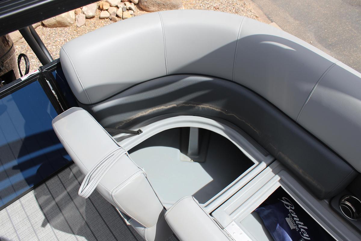 2026 Bentley Pontoons 243 Center Walk Thru Fish Tripple Toon