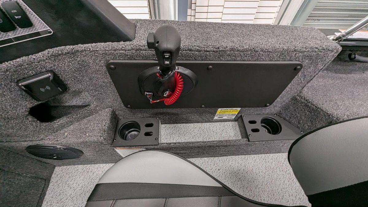 2025 Lund 1875 Impact XS Sport