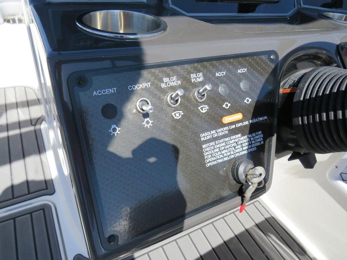 2025 Bayliner VR5 Bowrider