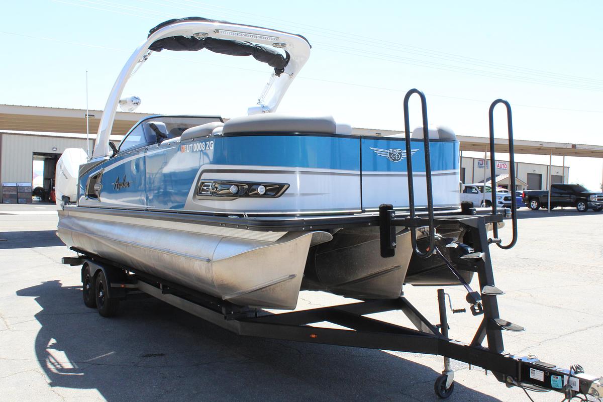 Used 2023 Avalon Excaliber LTD Elite Windsheild
