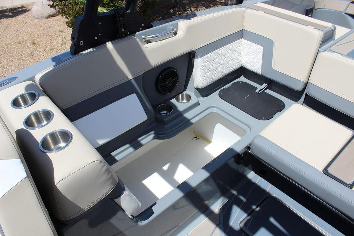 2025 Heyday Wake Boats H22