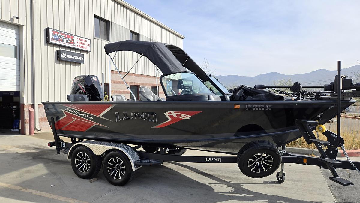 Used 2025 Lund 1875 Crossover XS Sport