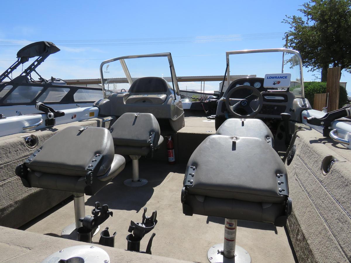 Used 2002 Tracker Tundra 18
