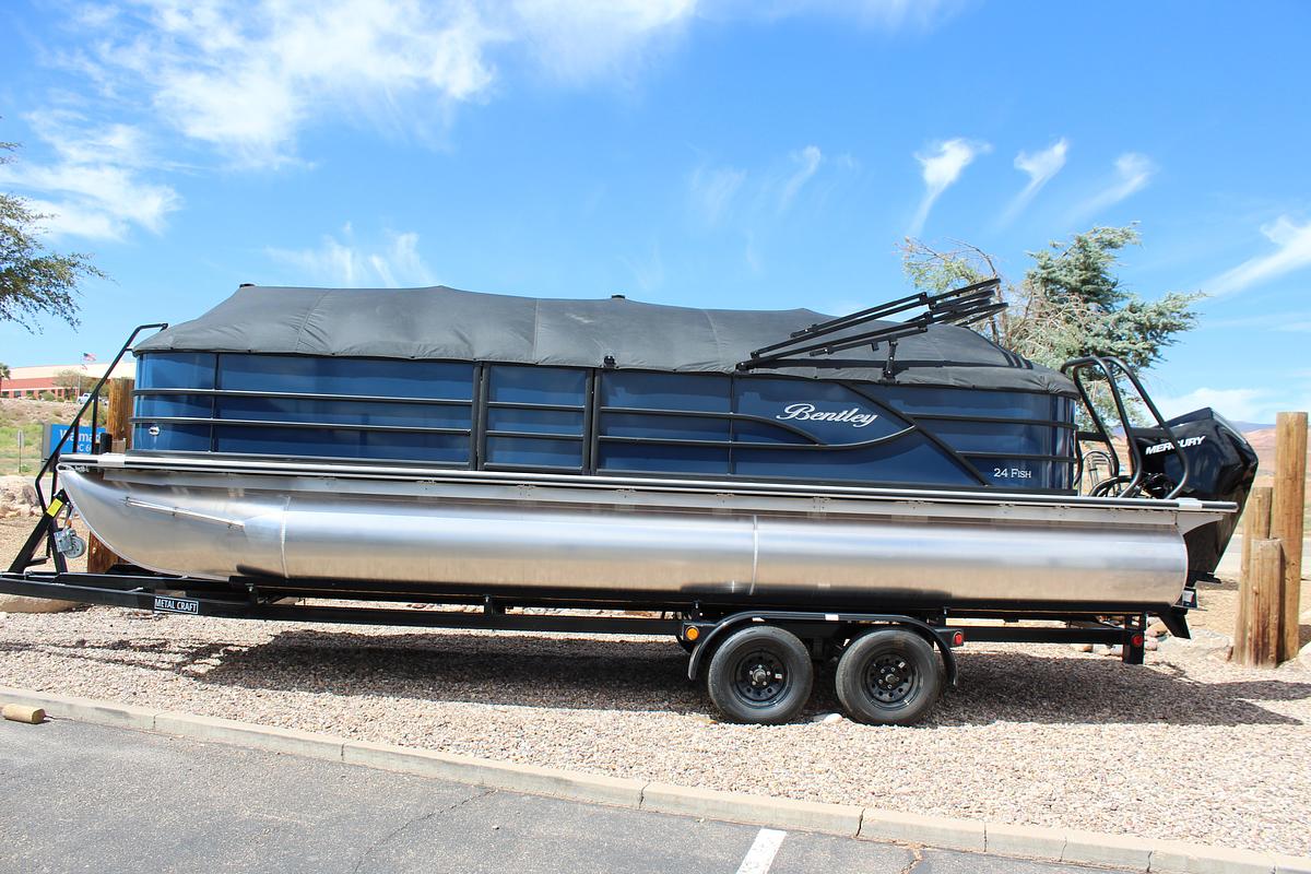 2026 Bentley Pontoons 243 Center Walk Thru Fish Tripple Toon