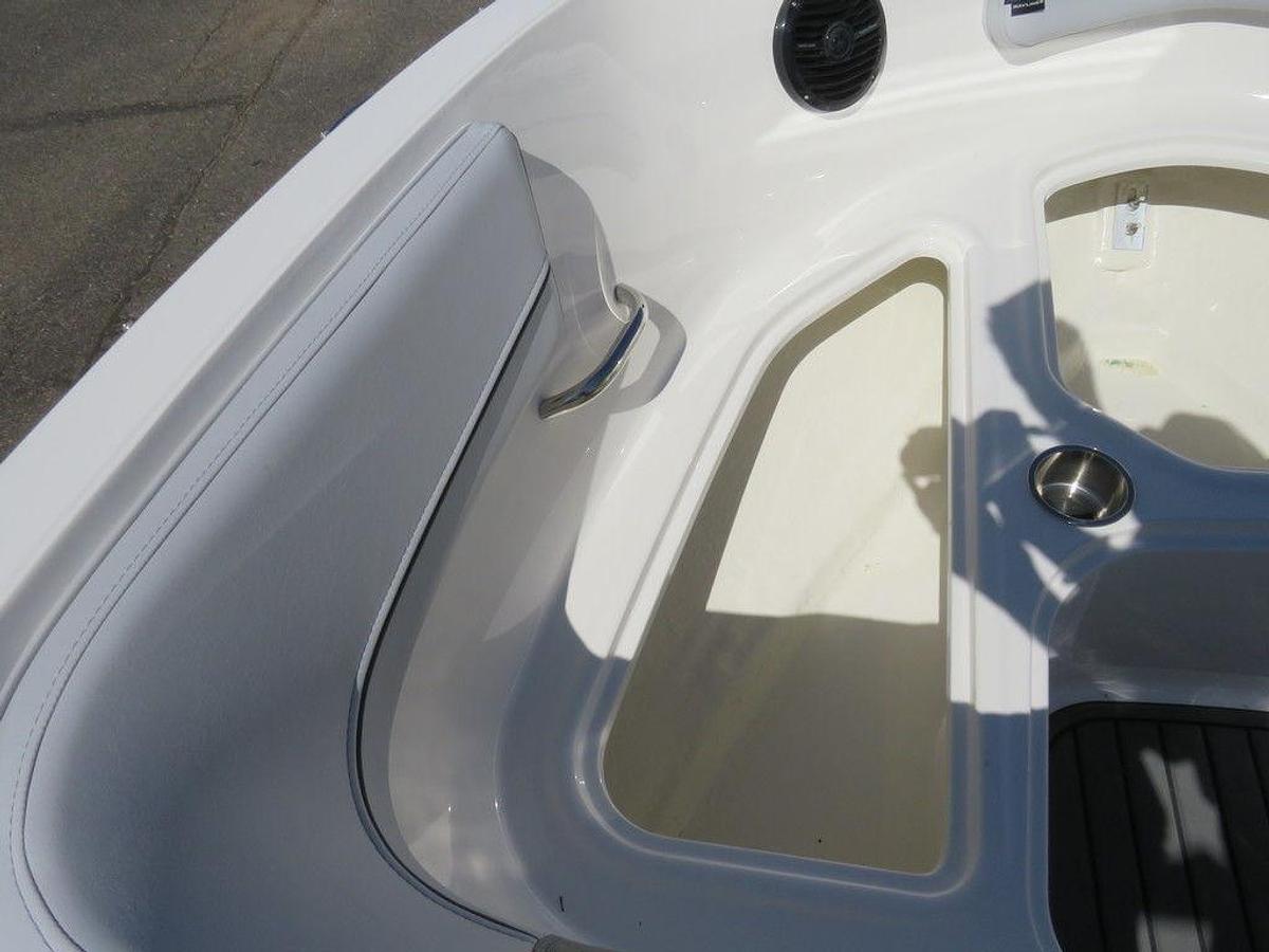 2025 Bayliner VR5 Bowrider