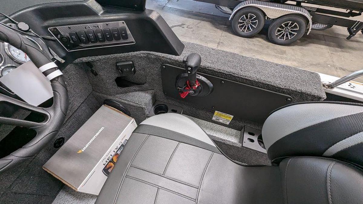 2025 Lund 1875 Impact XS Sport