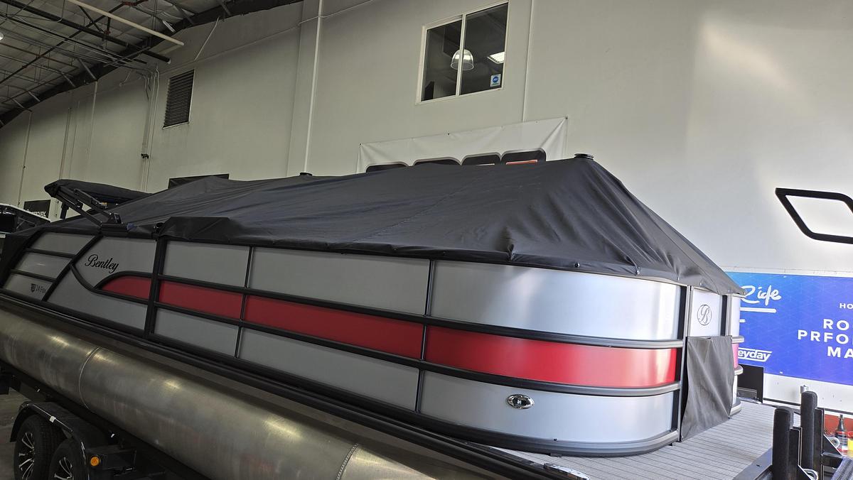 2026 Bentley Pontoons 243 Front Fish Swing Back