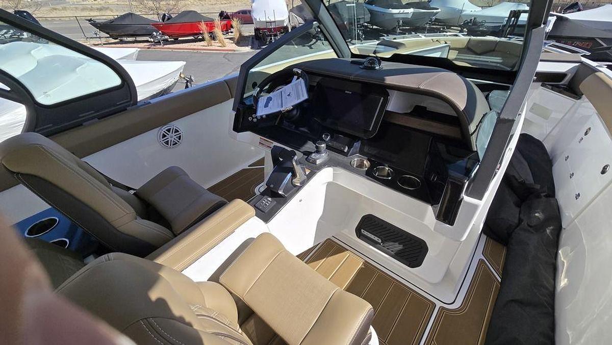 2025 Monterey Elite 30 OB