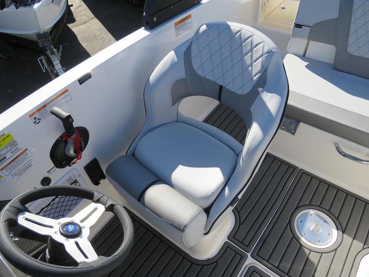 2025 Bayliner VR5 Bowrider