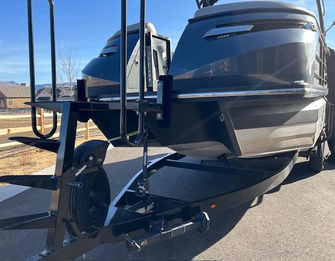 Used 2022 Montara SURF BOSS 2.0 25