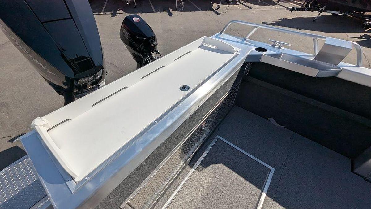 2025 Thunder Jet Alexis 24 OS