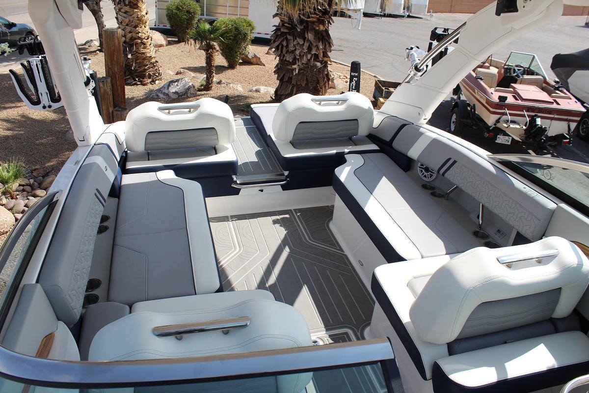 2026 Regal LS9 Surf Ultimate (Dealer Demo)