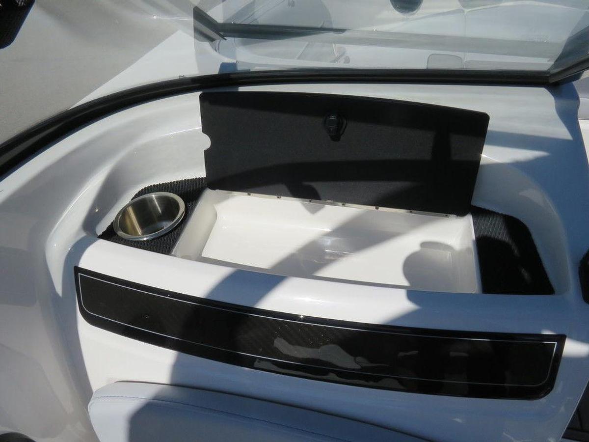 2025 Bayliner VR5 Bowrider