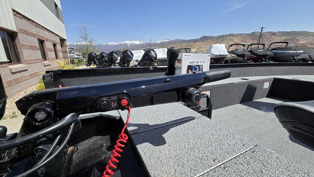2025 Lund 1650 Angler Tiller