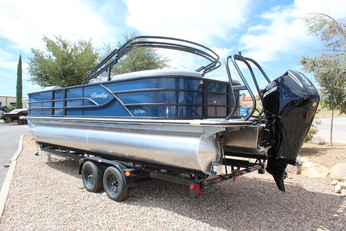 2026 Bentley Pontoons 243 Center Walk Thru Fish Tripple Toon