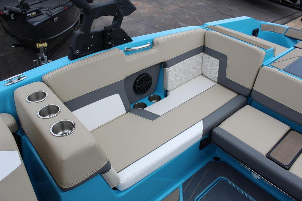 2025 Heyday Wake Boats H22