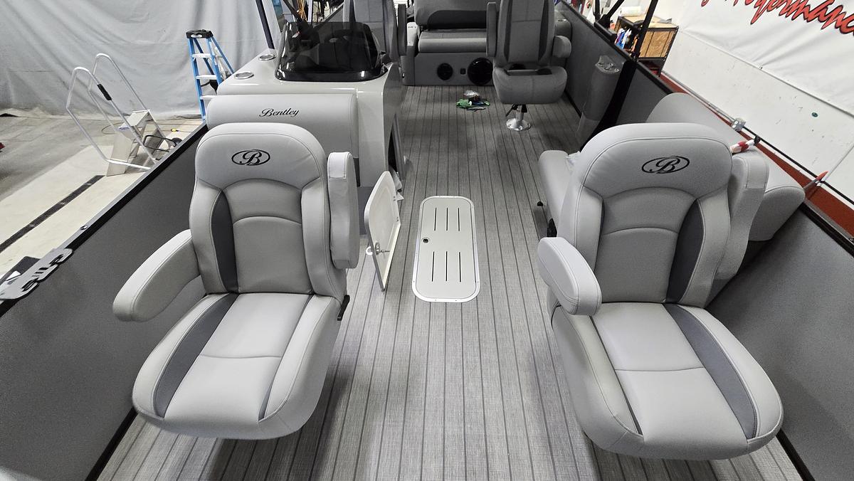 2026 Bentley Pontoons 243 Front Fish Swing Back