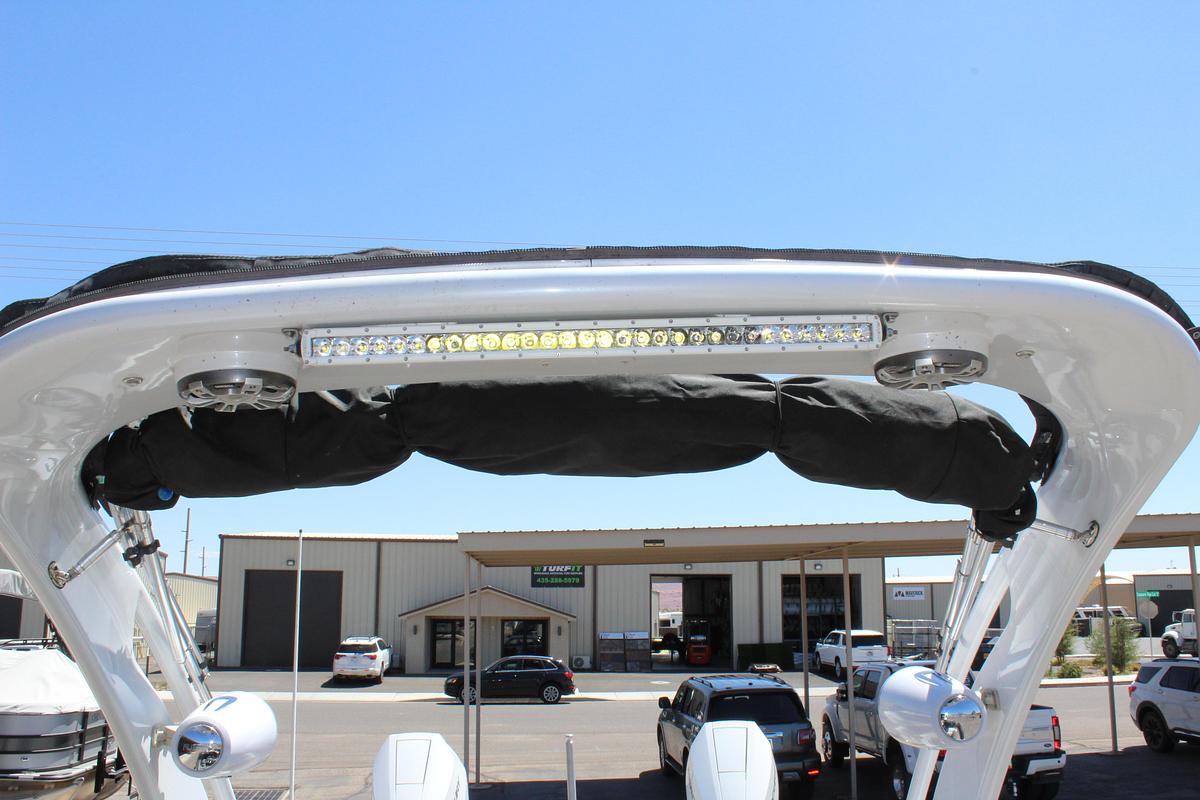 Used 2023 Avalon Excaliber LTD Elite Windsheild