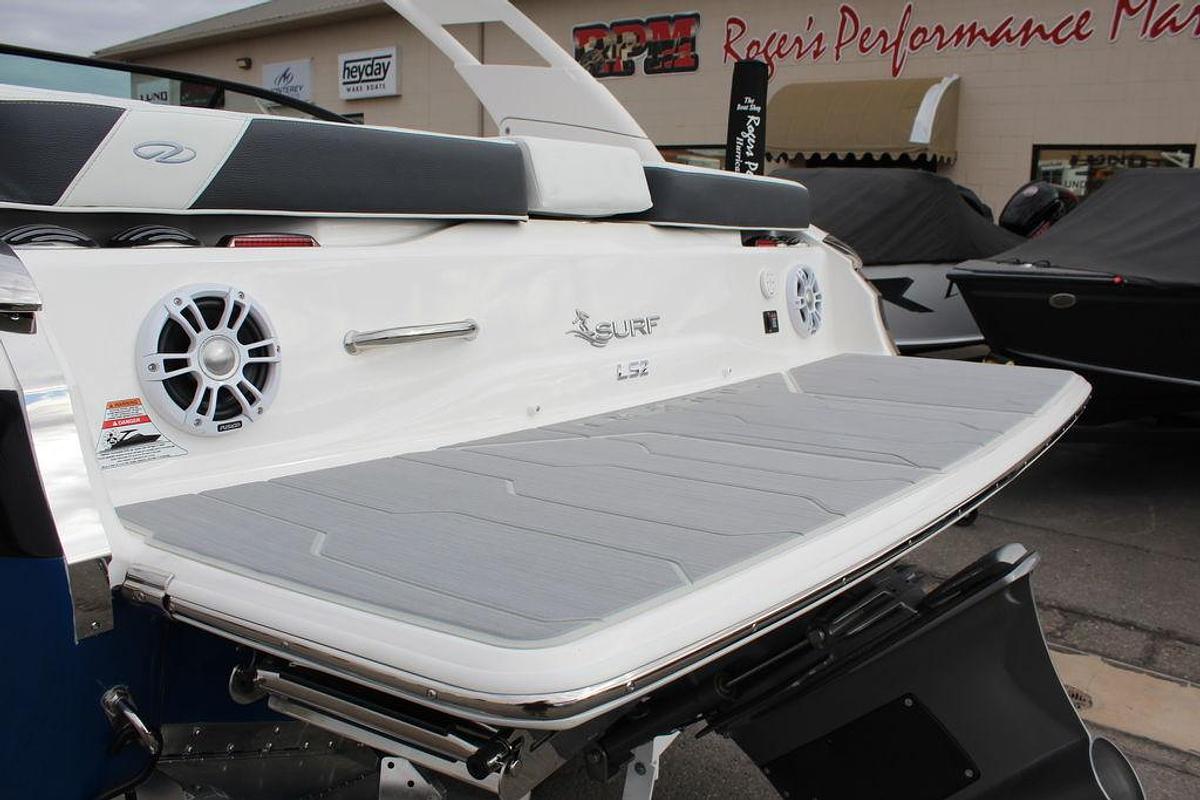 2025 Regal LS2 Surf