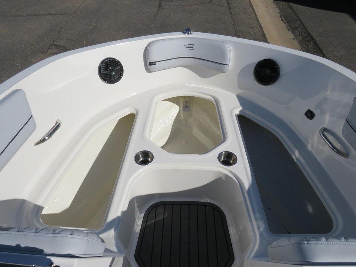 2025 Bayliner VR5 Bowrider