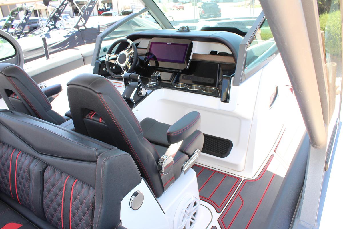 2025 Monterey Elite 30 OB