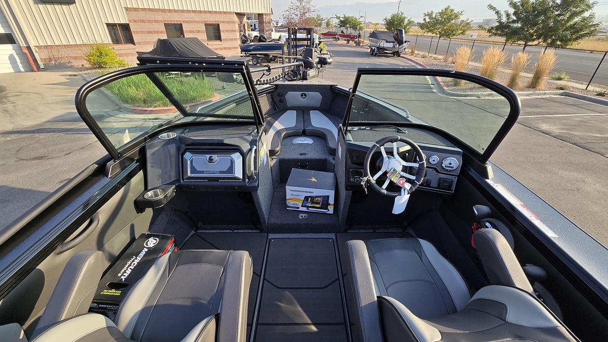 Used 2025 Lund 2075 Tyee Sport