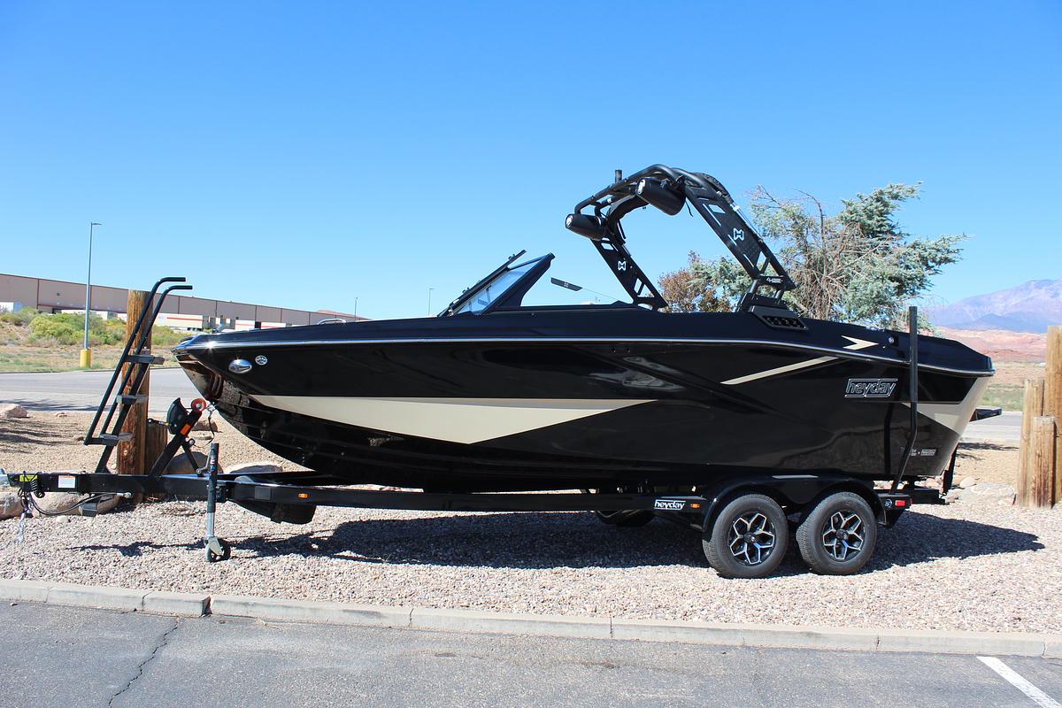 Heyday Wake Boats H22