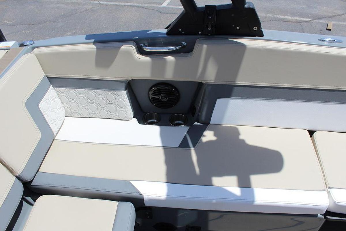 2025 Heyday Wake Boats H22