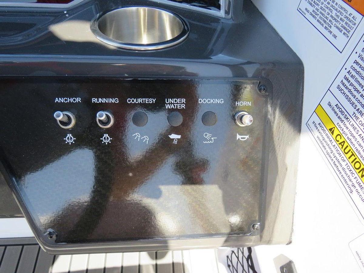 2025 Bayliner VR5 Bowrider