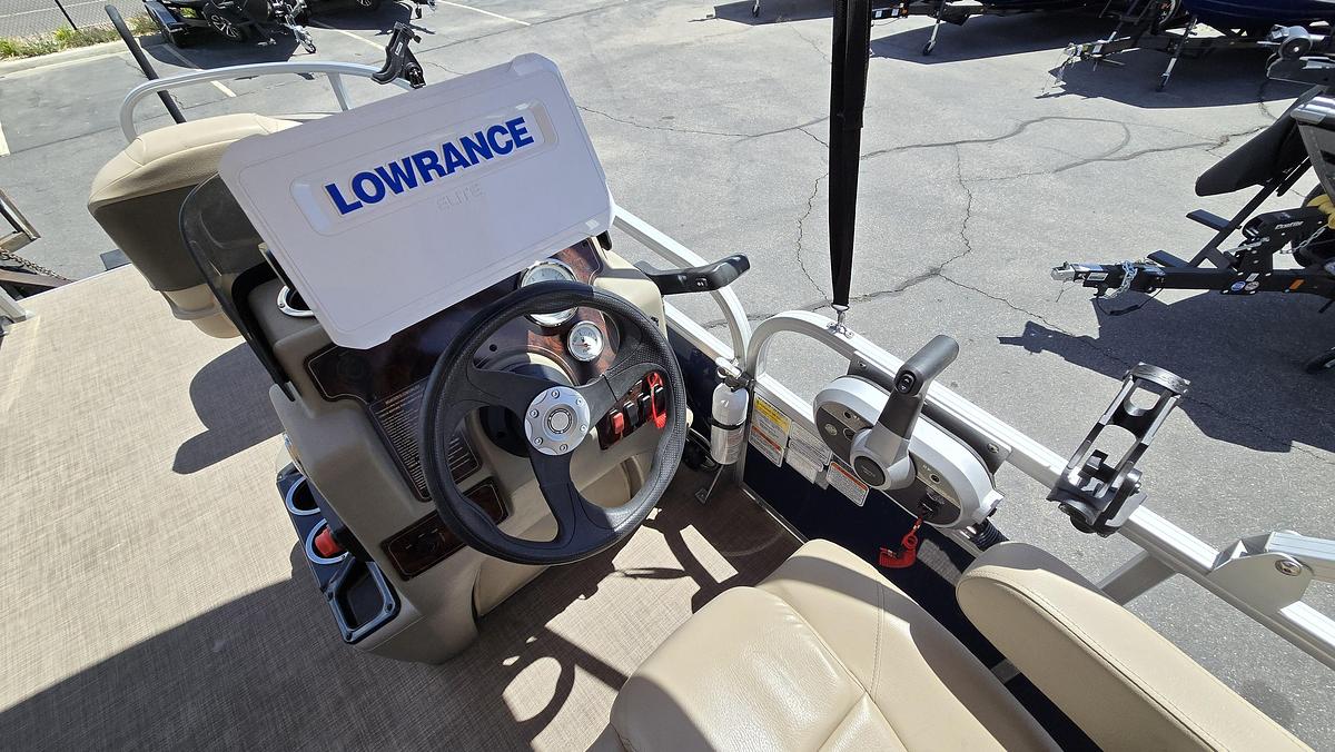 Used 2024 Tracker 18 DLX Bass Buggy