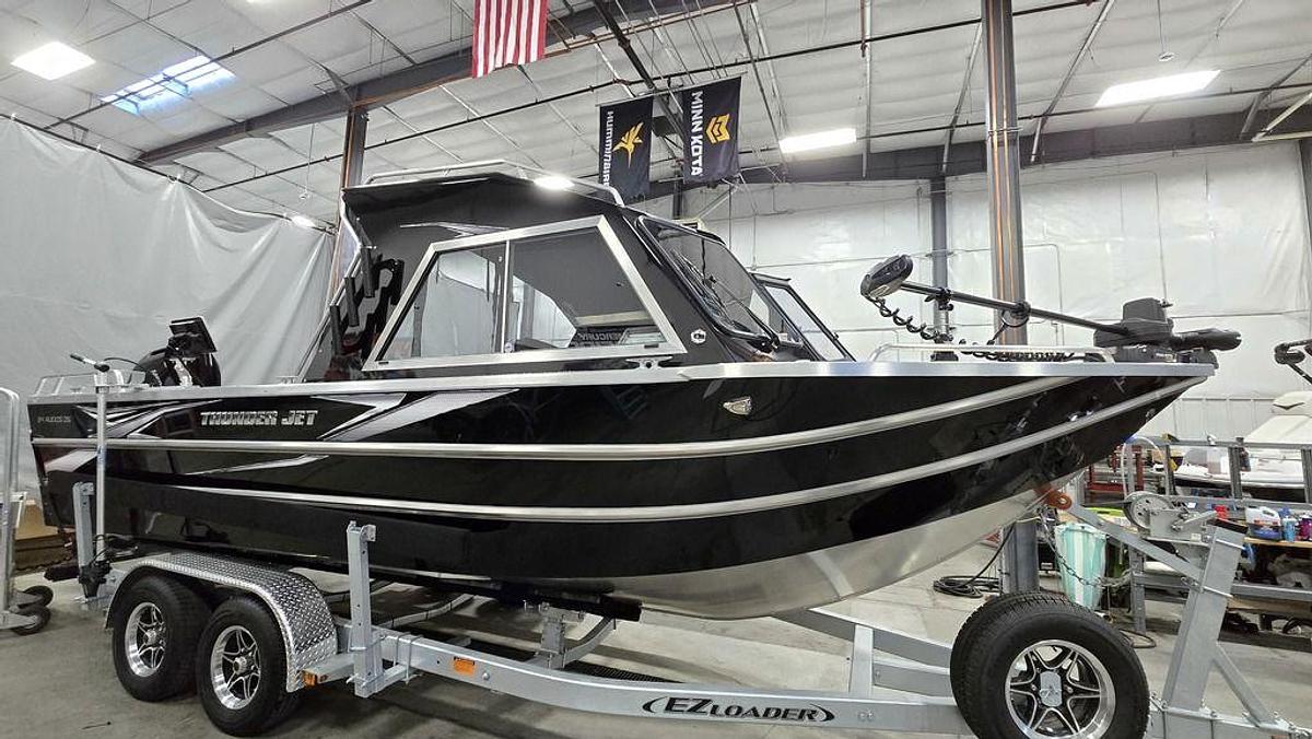 2025 Thunder Jet Alexis 24 OS