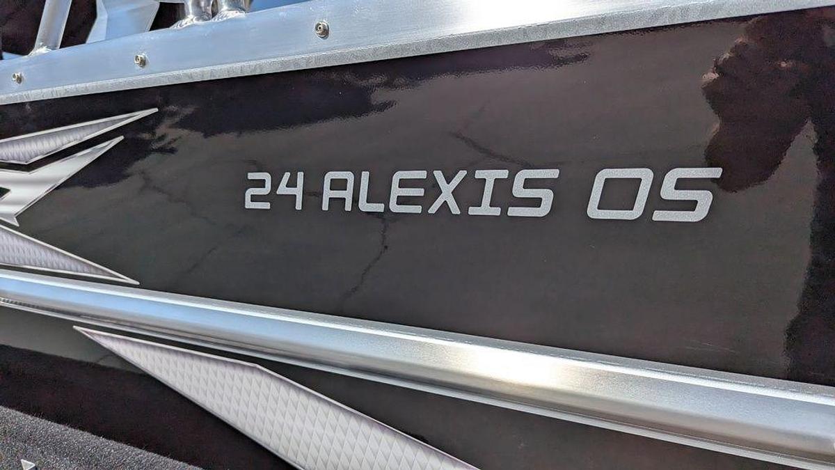 2025 Thunder Jet Alexis 24 OS