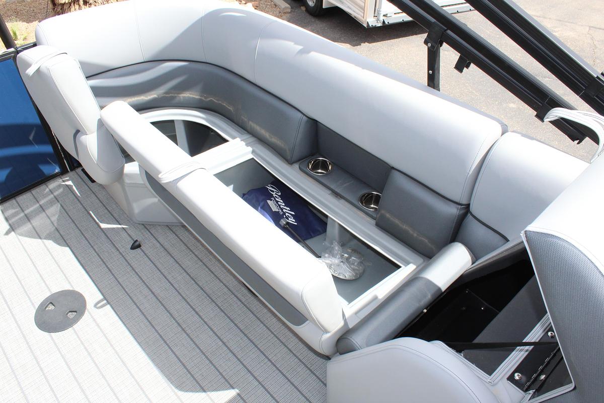 2026 Bentley Pontoons 243 Center Walk Thru Fish Tripple Toon