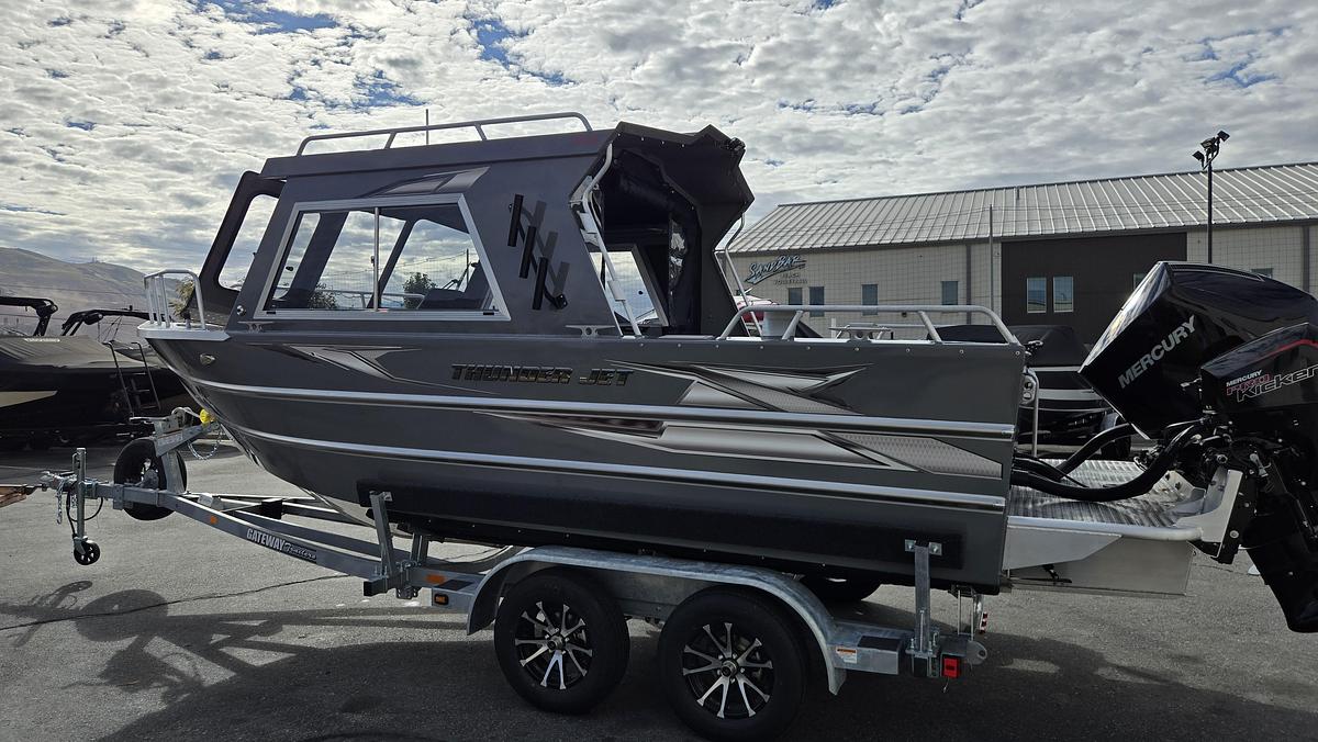 2027 Thunder Jet 21' Chinook Pro