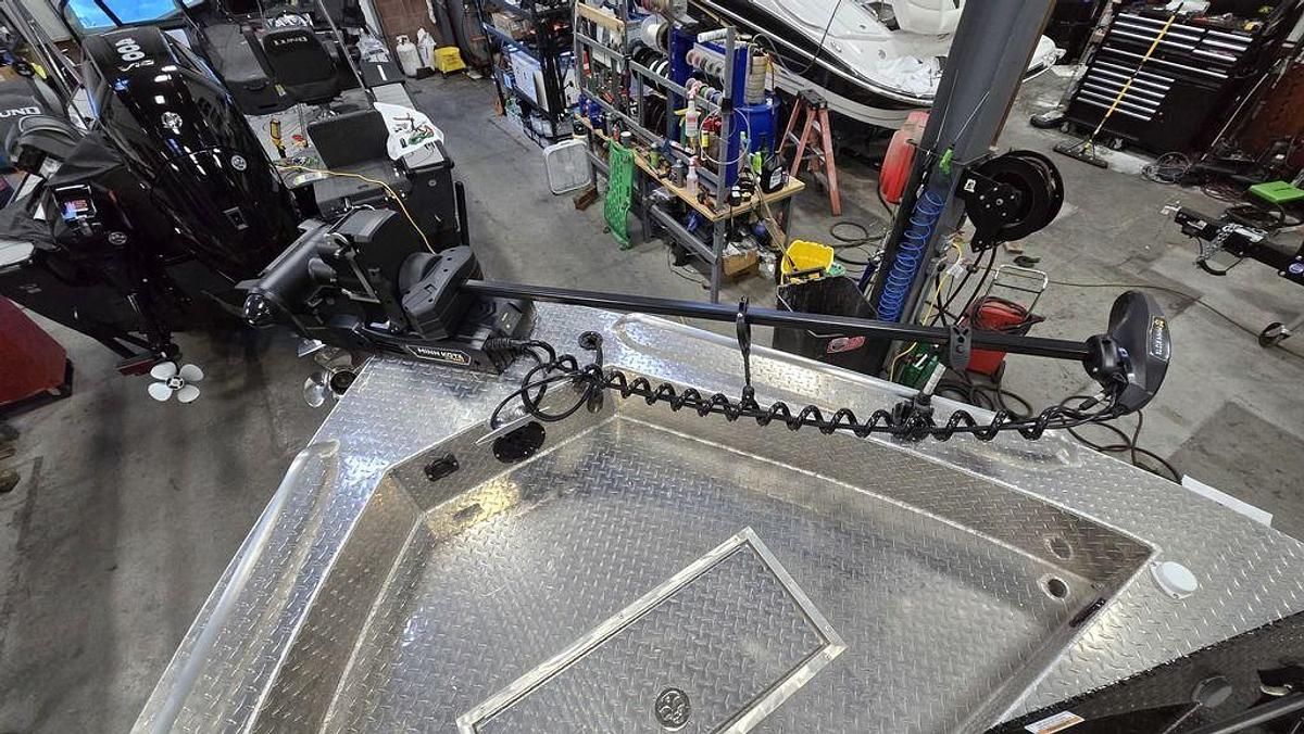 2025 Thunder Jet Alexis 24 OS