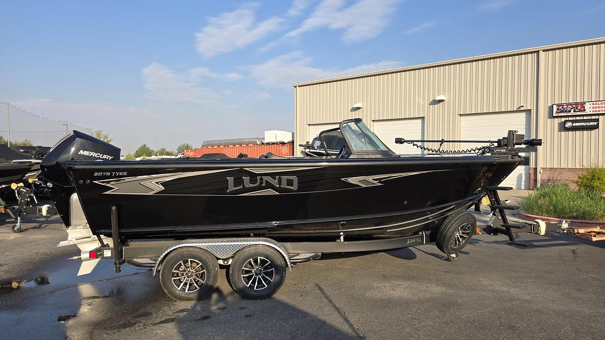 Used 2025 Lund 2075 Tyee Sport