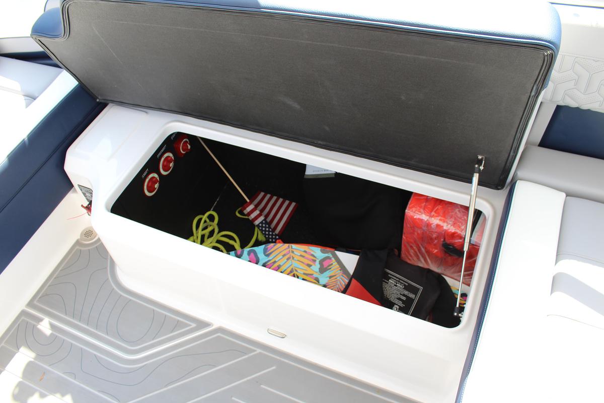 2026 Regal LS9 Surf Ultimate (Dealer Demo)