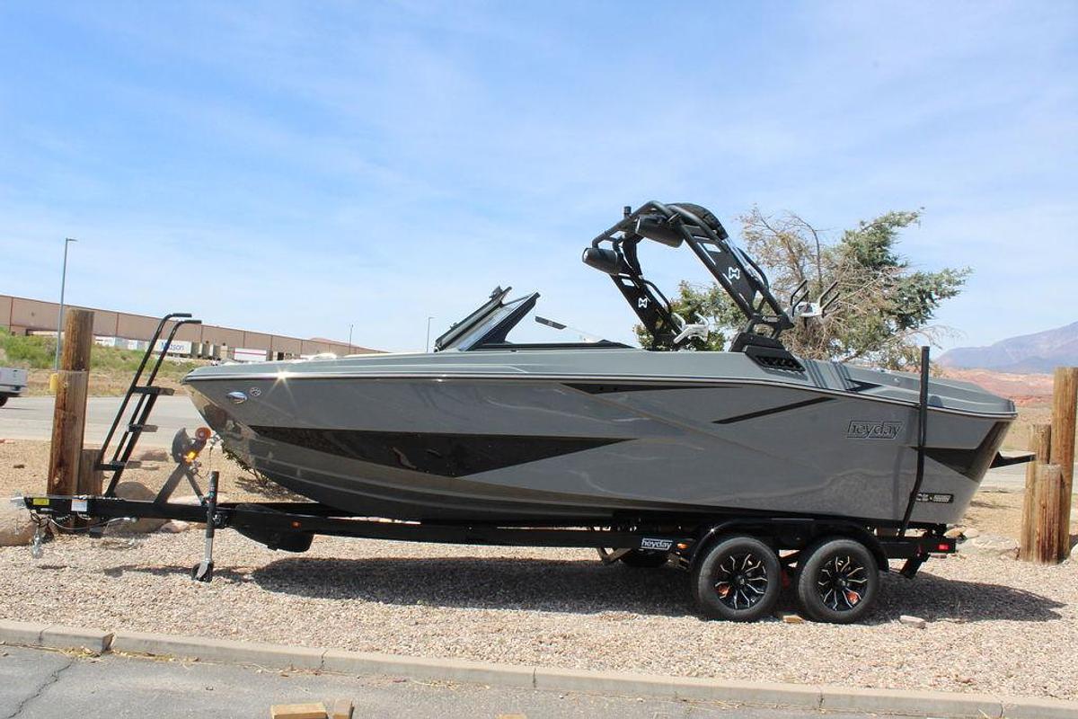 2025 Heyday Wake Boats H22