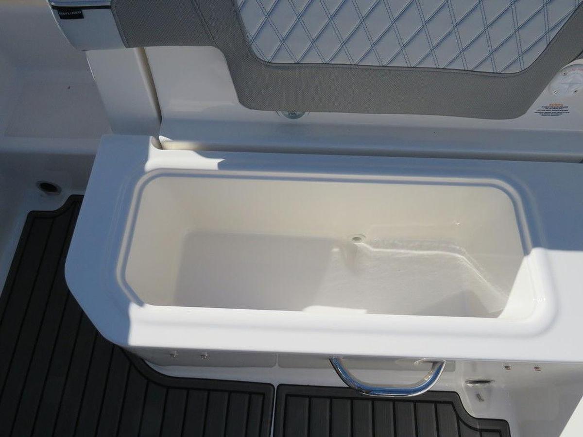 2025 Bayliner VR5 Bowrider