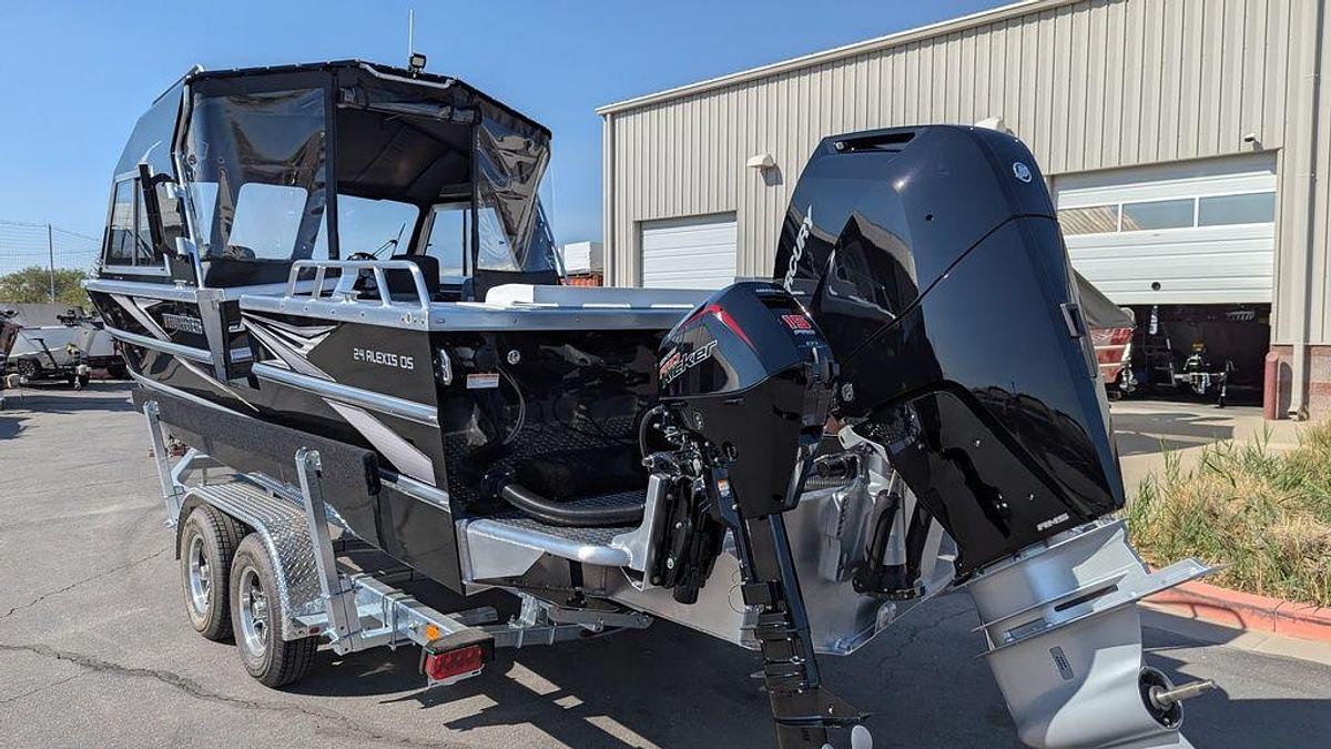 2025 Thunder Jet Alexis 24 OS