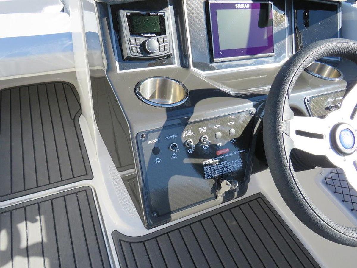 2025 Bayliner VR5 Bowrider